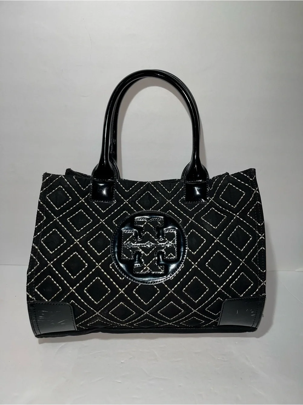 😍 Tory Burch Black Quilted Diamond Tote with Patent Trim. Scuff marks on corners